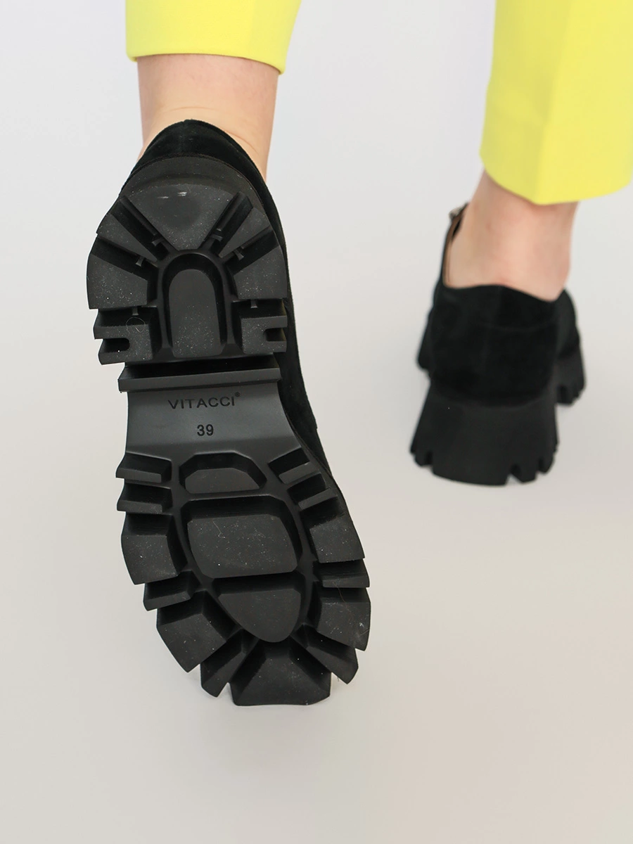 Туфли с декоративной брендированной вставкой